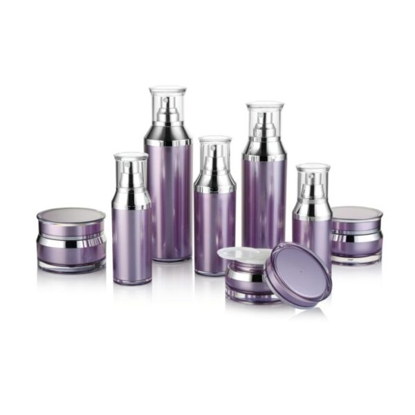 Conjunto 24. Conjunto de envases cosméticos compuesto por botellas, dosificador y tarros. Disponible en Envases Falemi